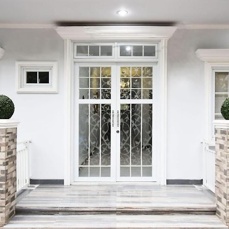 Nest Residence Giacarta Esterno foto