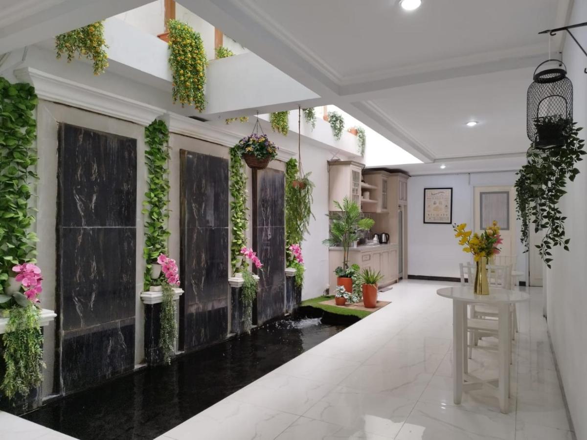 Nest Residence Giacarta Esterno foto