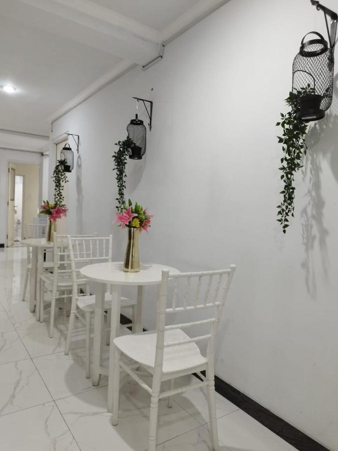 Nest Residence Giacarta Esterno foto